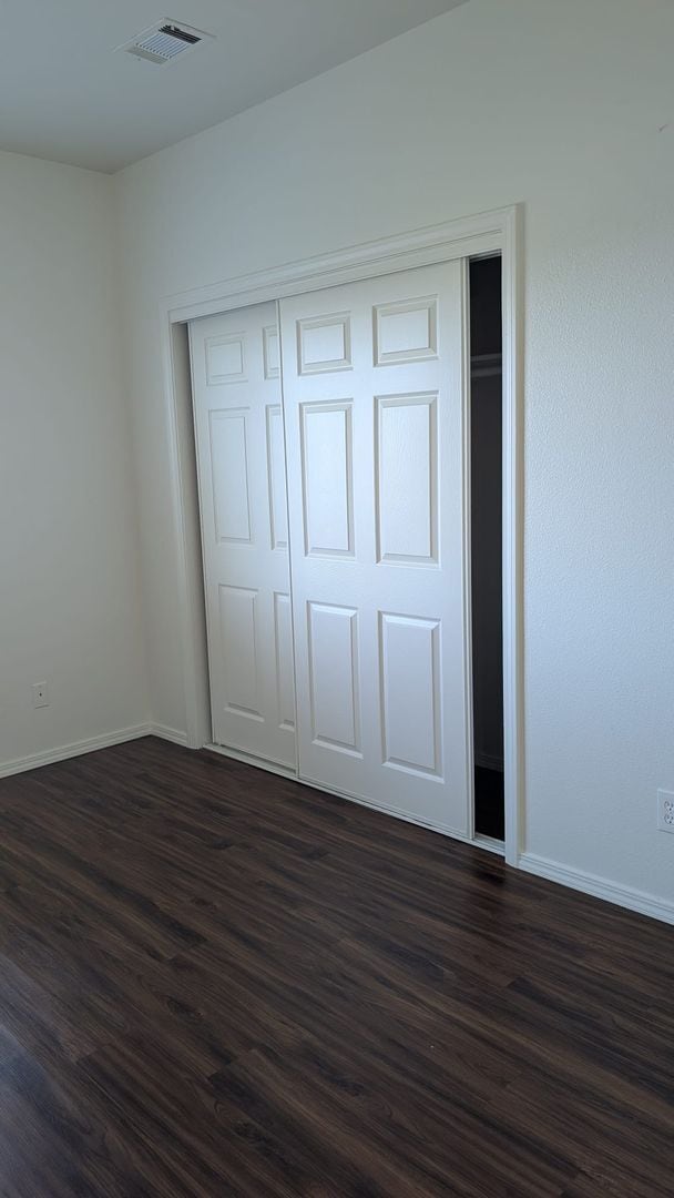 Building Photo - Beautiful 3 bedroom/ 2 bath in gated community. Call or come by to view!