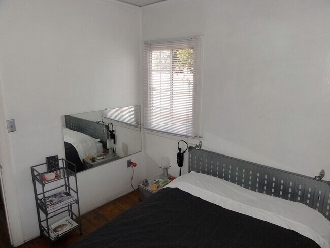 bedroom - 8261 Romaine St