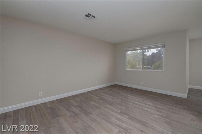 Building Photo - This beautiful 2 Bedroom and 2 Bath Condo in Northwest Vegas!