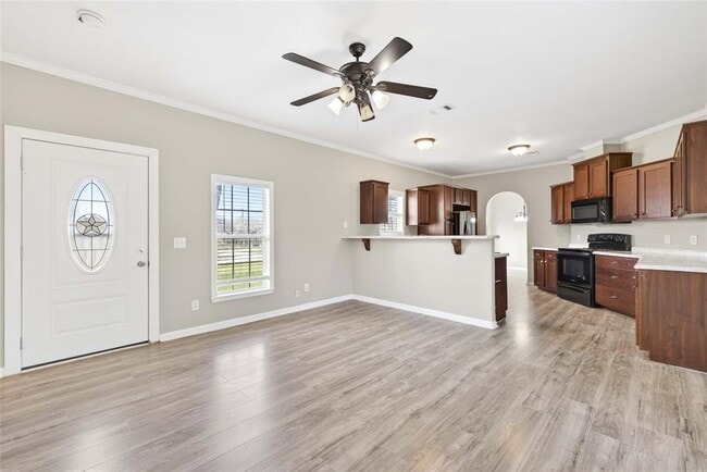 Building Photo - 130 Leaning Oaks Cir