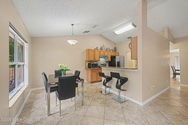 Building Photo - 558 Barber St