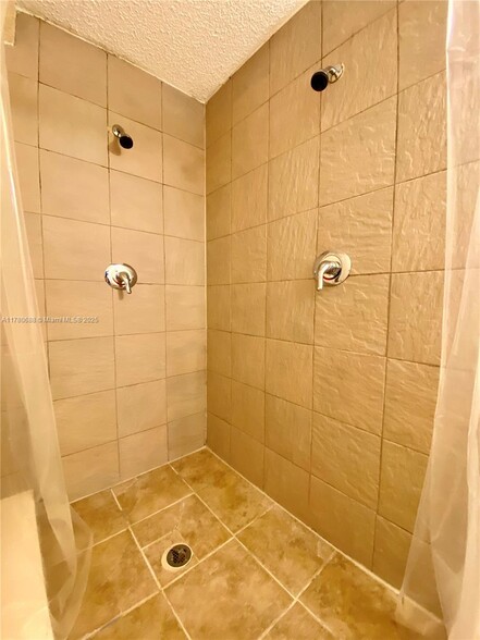 Building Photo - 10440 SW 156th Ct