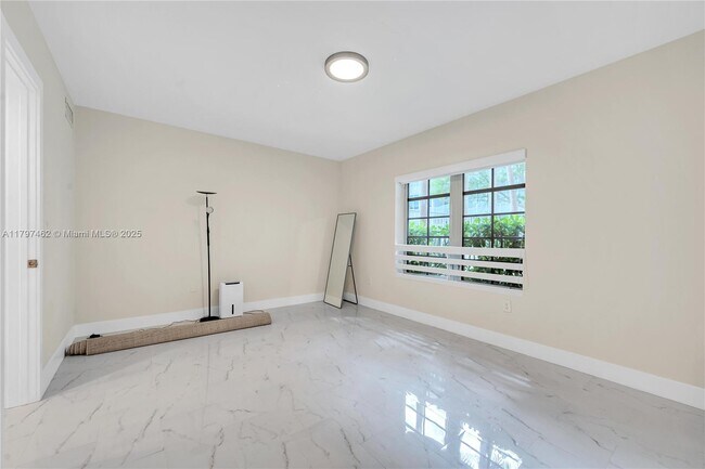 Building Photo - 435 21st St