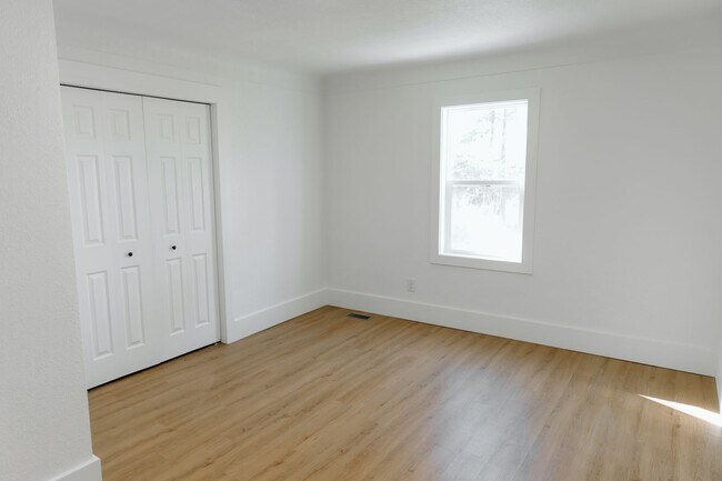 Building Photo - 114 Baker St