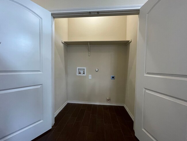 Building Photo - Townhome for rent