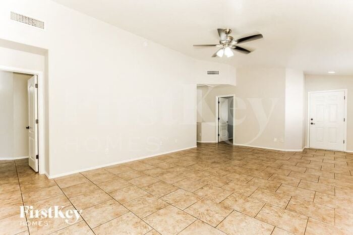 Building Photo - 2858 W Medallion Dr