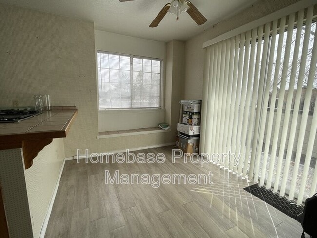 Building Photo - 1901 E Ranch Dr