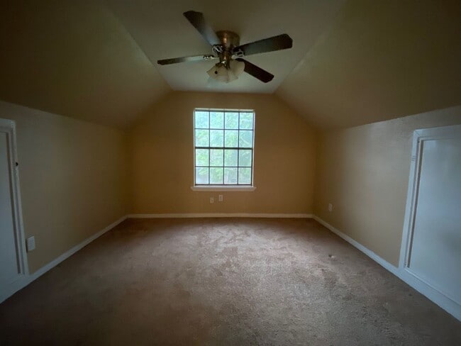 Building Photo - 4 Bed Home for Rent