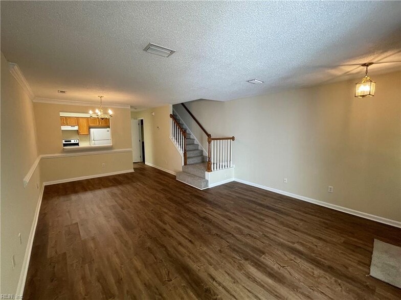 Living/Family Room - 905 Settlement Dr