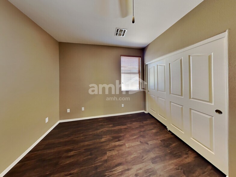 Building Photo - 2150 E Bellerive Pl