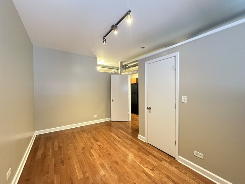 Building Photo - 674 N Orleans St