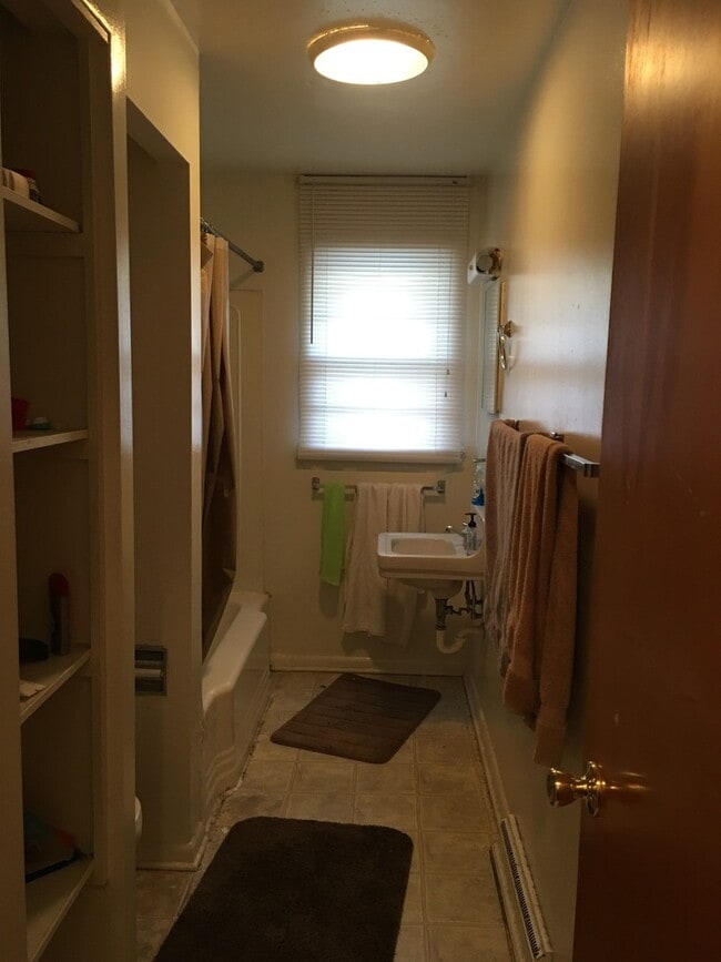 Building Photo - 3 Bedroom Avail August 2026; Monthly rent ...