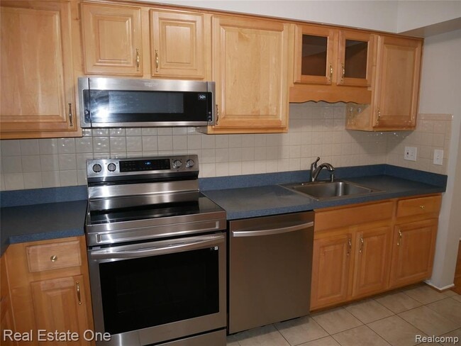 Building Photo - 5082 Buckingham Pl Dr