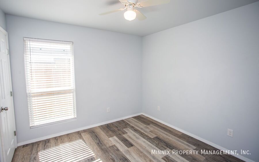 Building Photo - 1302 N Dover Ave