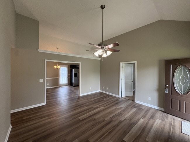 Building Photo - 1009 Halverson Dr