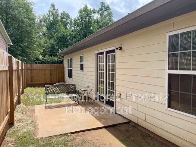 Building Photo - 2780 Silver Hill Terrace SE