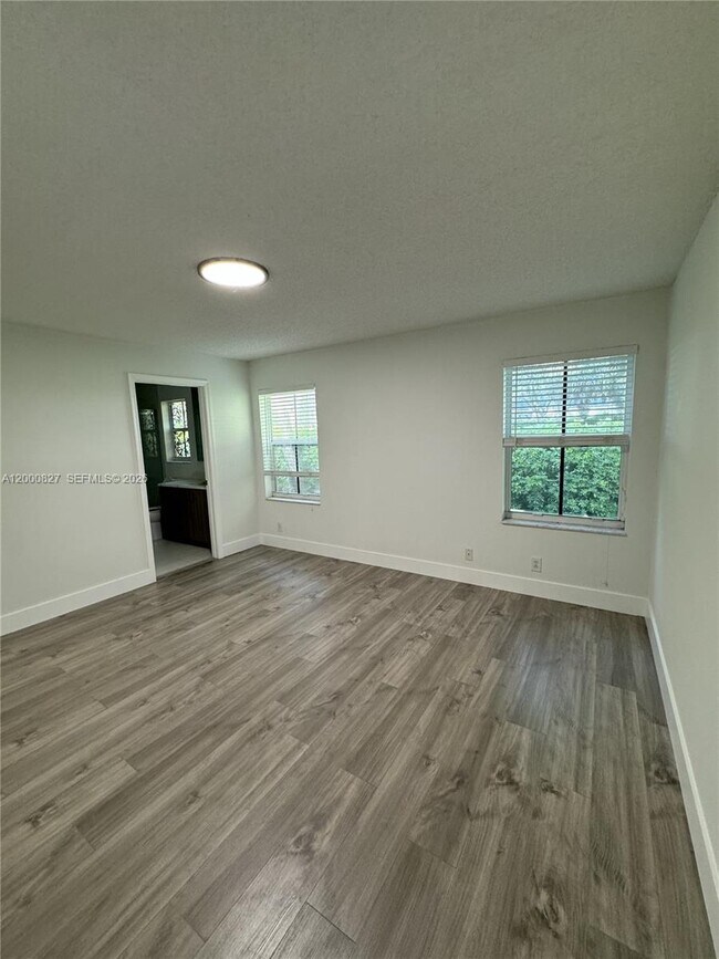 Building Photo - 4136 Pine Ridge Ln