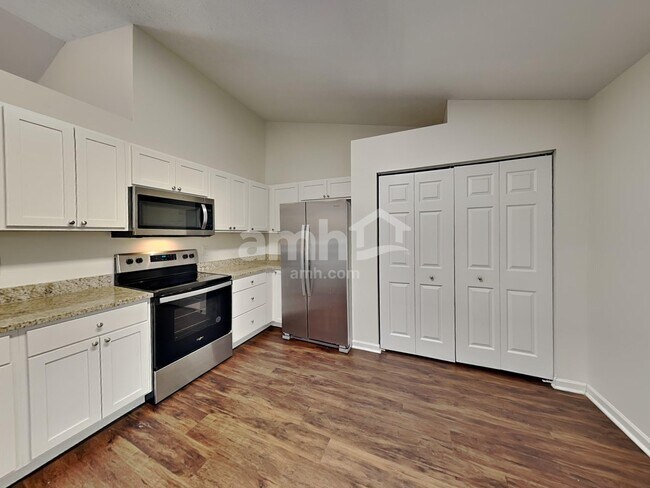 Building Photo - 7037 Crescent Boat Ln