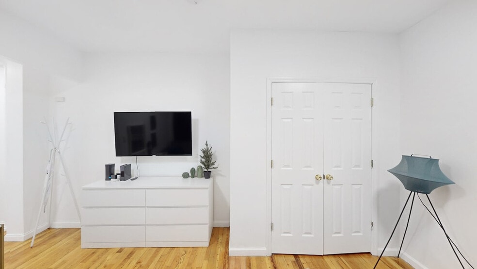 Building Photo - 317 E 75th St