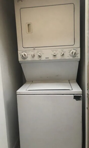 Building Photo - 245 W Elm Ave