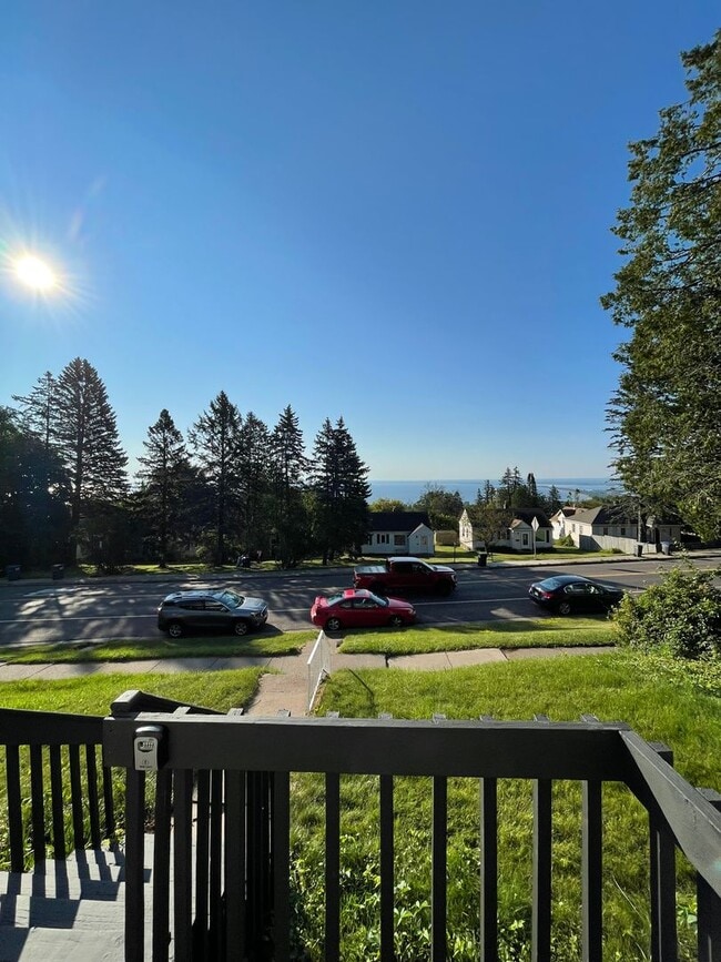 Building Photo - Available August - 2 Bedroom, 1 Bath New R...