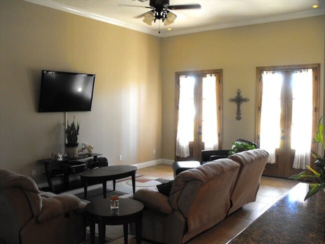 Building Photo - 147 Smithbrook Rd