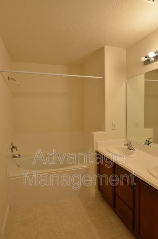 Building Photo - 4044 S Lake Vista Dr