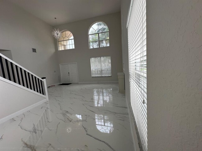 Building Photo - 12763 Hyland Cir