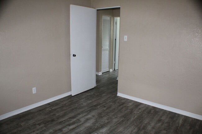 Building Photo - 3 bed house for rent