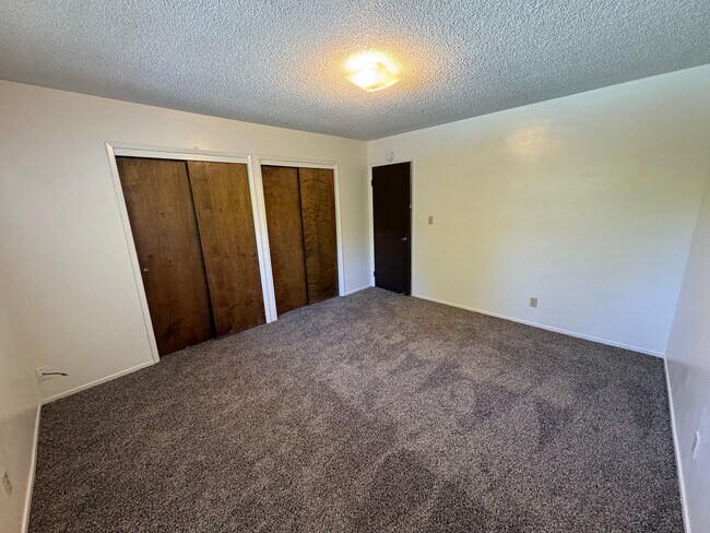 Building Photo - 4144