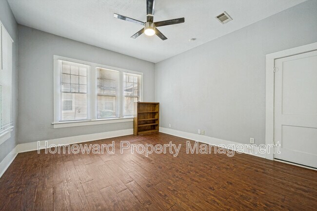 Building Photo - 904 W Hickory St