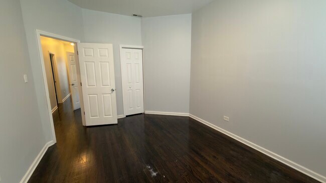 Building Photo - 1344 E 72nd Pl