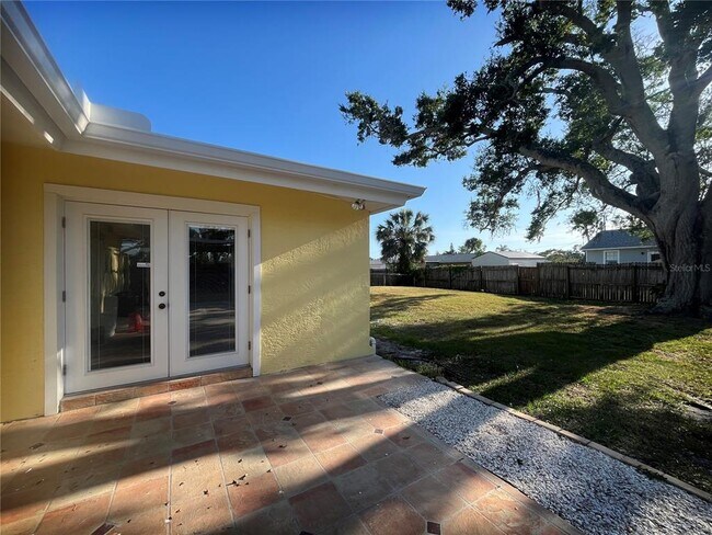 Building Photo - 5908 Murdock Ave