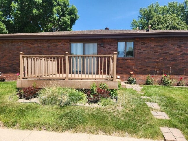 Building Photo - 1710 Eastridge Ave