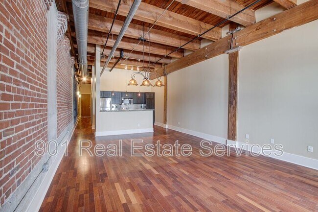 Building Photo - 420 S Front St