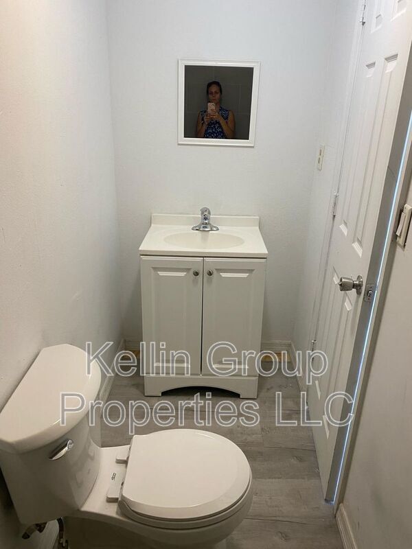 Building Photo - 5701 Middlesex Dr