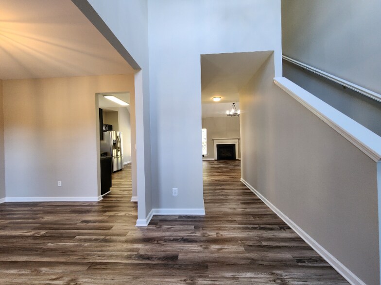 Building Photo - 383 Castleton Cir