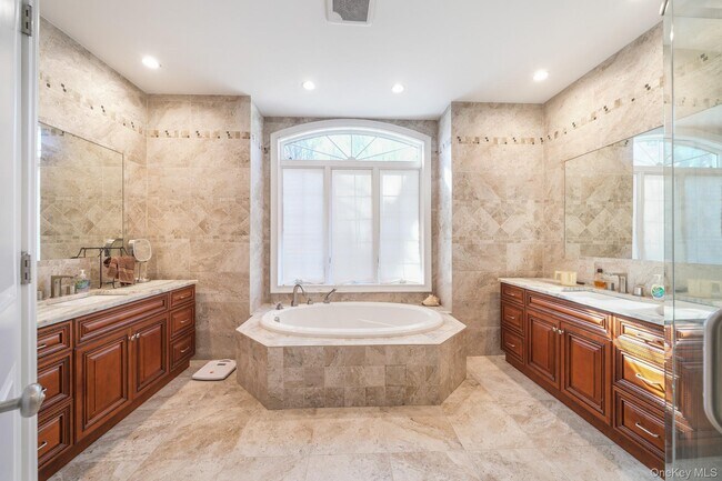 Building Photo - 13 White Birch Dr