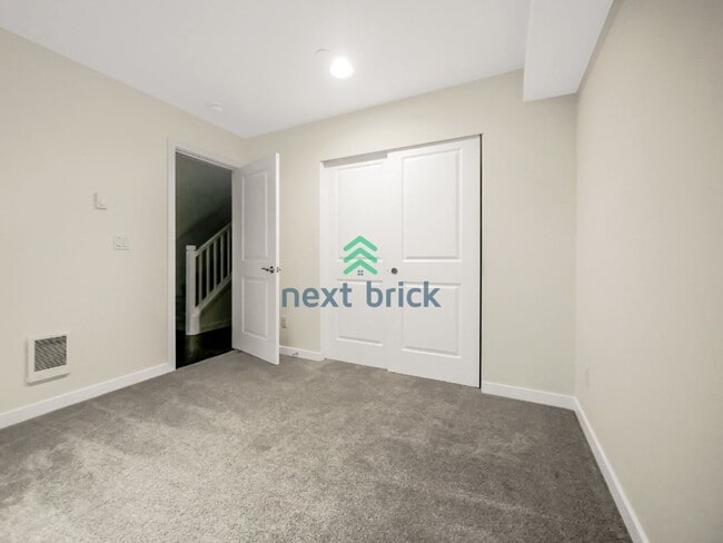 Building Photo - 3 Bed and 3.5 Bath Beautiful  Modern Townhome is Available for Rent!