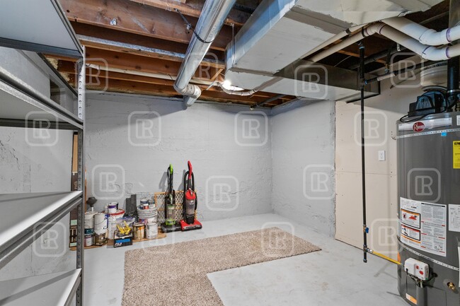 Building Photo - 414 W 29th Ave