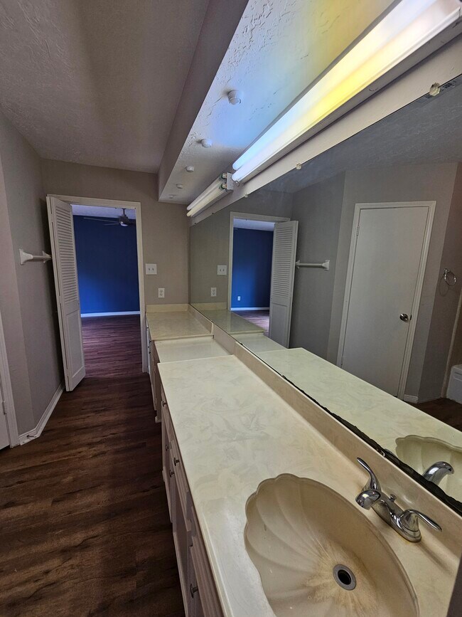 Building Photo - 619 Shenandoah Dr