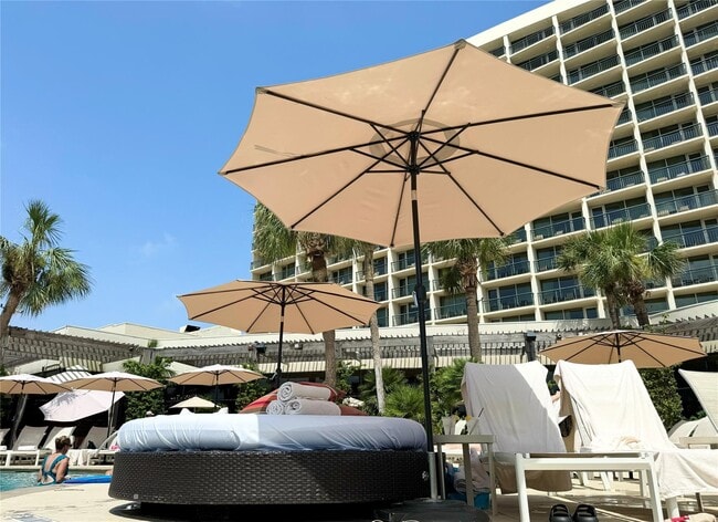 Building Photo - 5220 Seawall Blvd