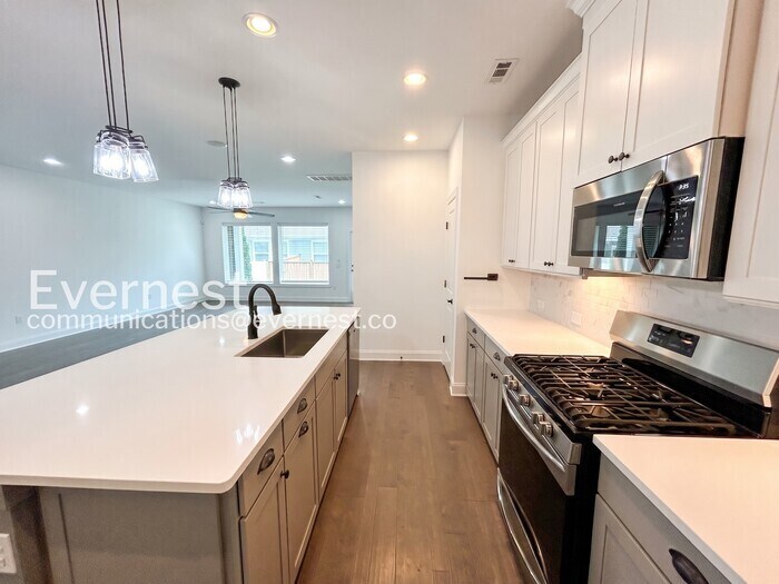 Building Photo - 252 Tanglewood Ln