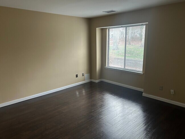 Building Photo - 57 Birchwood Rd