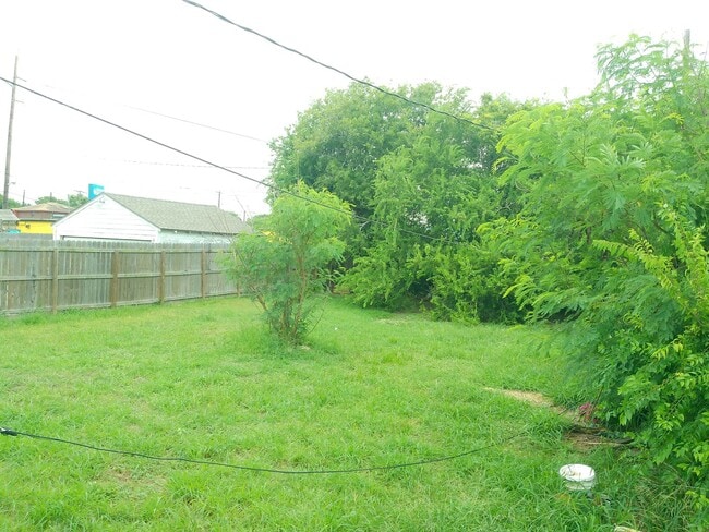 Building Photo - 2837 Sarita St