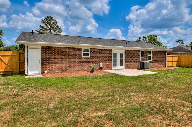 Building Photo - 143 Woodland Dr