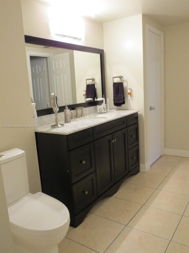 Building Photo - 140 SW 117th Ave