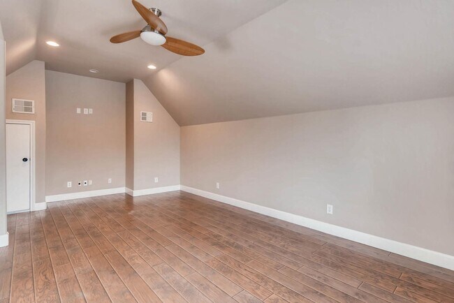 Building Photo - 906 Juniper St, Austin, Texas 78702