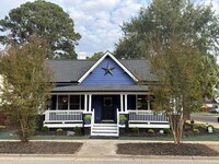 Building Photo - 302 N Sumner St