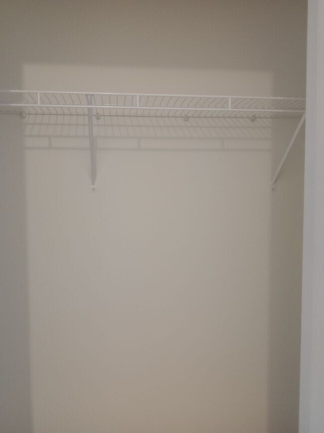 Building Photo - 1729-1731-1731 Louise Cir